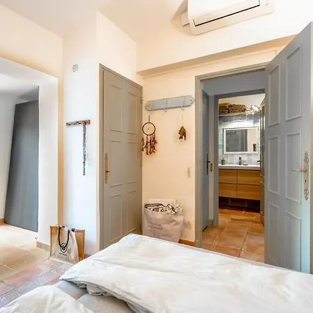 Apartment Le Petit Refuge L Authentic L Shellter Saint-Tropez